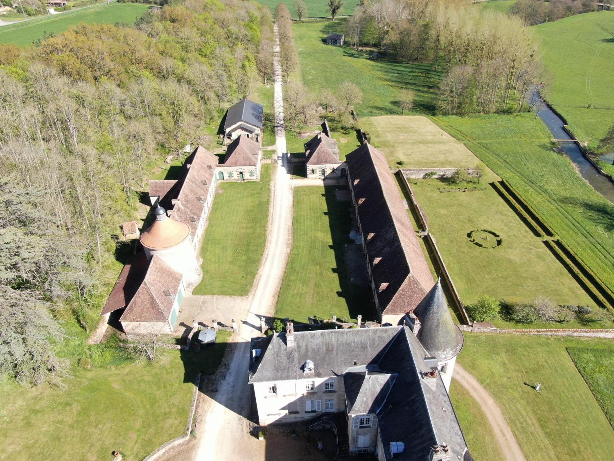 Chateau De Beaujeu Sens-Beaujeu Zewnętrze zdjęcie